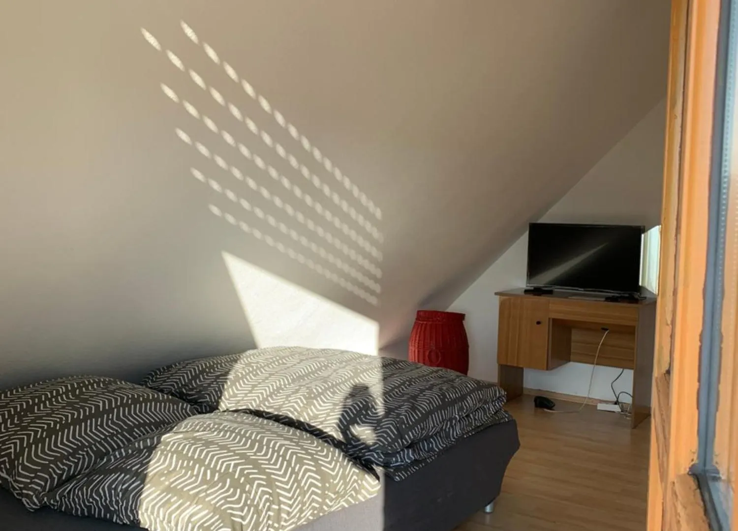 Kleines Dachzimmer Mit Balkon 포이트 0*,